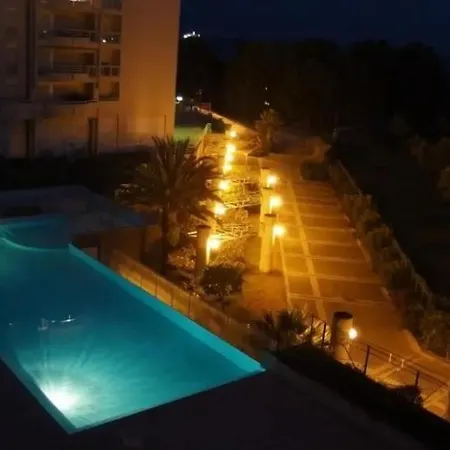 Grand 2 Pieces Climatise Dans De Standing Avec Vue Piscine Au Bord De La شقة