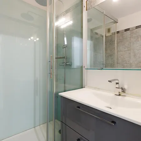 Grand 2 Pieces Climatise Dans De Standing Avec Vue Piscine Au Bord De La شقة