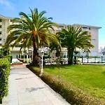 Grand 2 Pieces Climatise Dans De Standing Avec Vue Piscine Au Bord De La Appartement Antibes