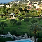 Grand 2 Pieces Climatise Dans De Standing Avec Vue Piscine Au Bord De La Appartement