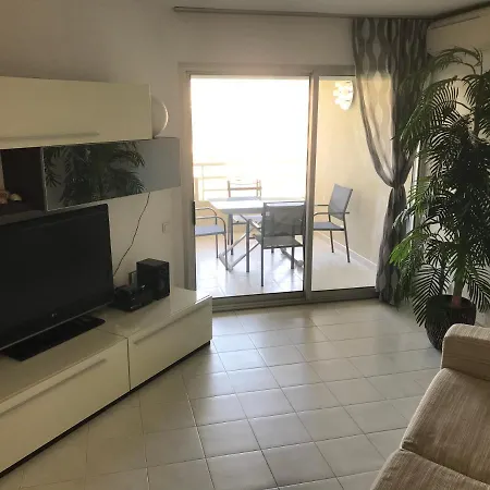 Grand 2 Pieces Climatise Dans Residence De Standing Avec Piscine Et Parking Au Bord De La Mer Apartment *
