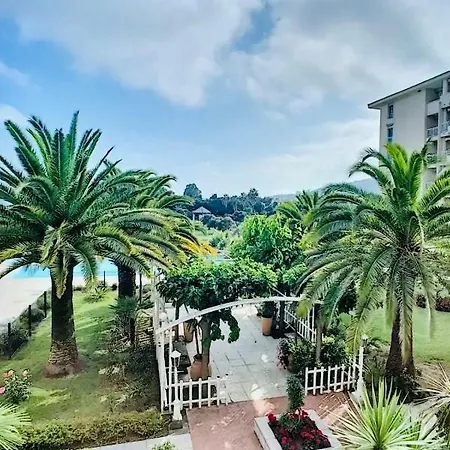 Apartment Grand 2 Pieces Climatise Dans Residence De Standing Avec Piscine Et Parking Au Bord De La Mer Antibes