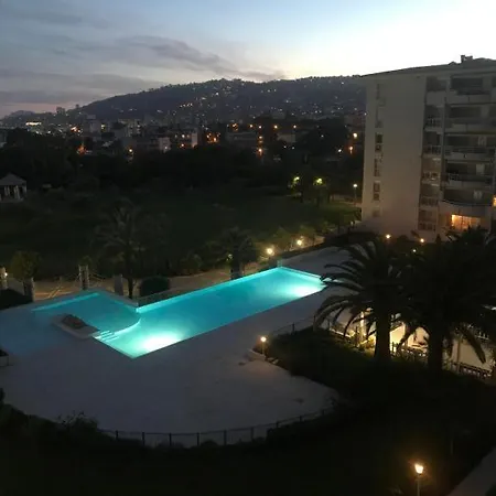 Lägenhet Grand 2 Pieces Climatise Dans De Standing Avec Vue Piscine Au Bord De La