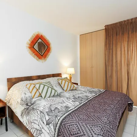 Grand 2 Pieces Climatise Dans De Standing Avec Vue Piscine Au Bord De La Lägenhet *