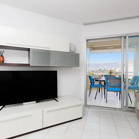 Grand 2 Pieces Climatise Dans De Standing Avec Vue Piscine Au Bord De La Lägenhet Antibes