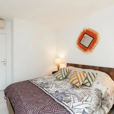 Grand 2 Pieces Climatise Dans De Standing Avec Vue Piscine Au Bord De La * Antibes