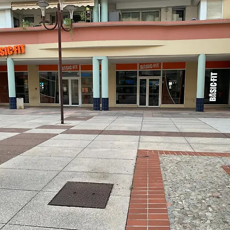 Lägenhet Grand 2 Pieces Climatise Dans De Standing Avec Vue Piscine Au Bord De La *