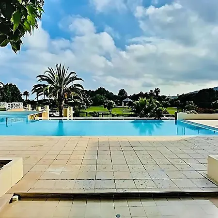 Grand 2 Pieces Climatise Dans De Standing Avec Vue Piscine Au Bord De La Apartman Antibes