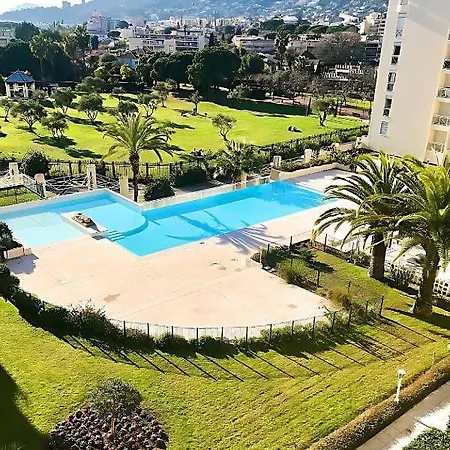 Grand 2 Pieces Climatise Dans De Standing Avec Vue Piscine Au Bord De La Apartman