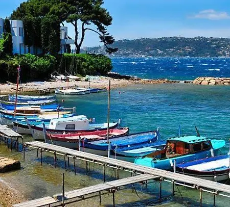 Grand 2 Pieces Climatise Dans De Standing Avec Vue Piscine Au Bord De La Apartman Antibes