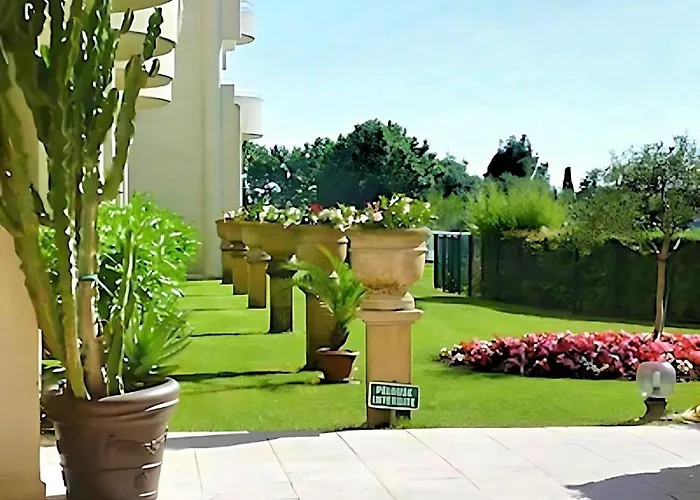 Διαμέρισμα Grand 2 Pieces Climatise Dans De Standing Avec Vue Piscine Au Bord De La *