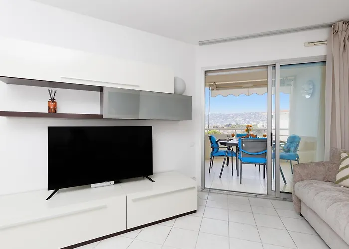 Grand 2 Pieces Climatise Dans De Standing Avec Vue Piscine Au Bord De La Διαμέρισμα Αντίμπ