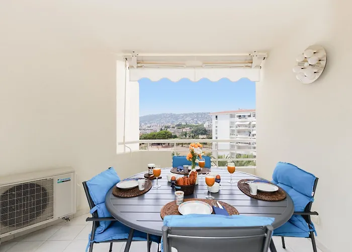 Διαμέρισμα Grand 2 Pieces Climatise Dans De Standing Avec Vue Piscine Au Bord De La Αντίμπ