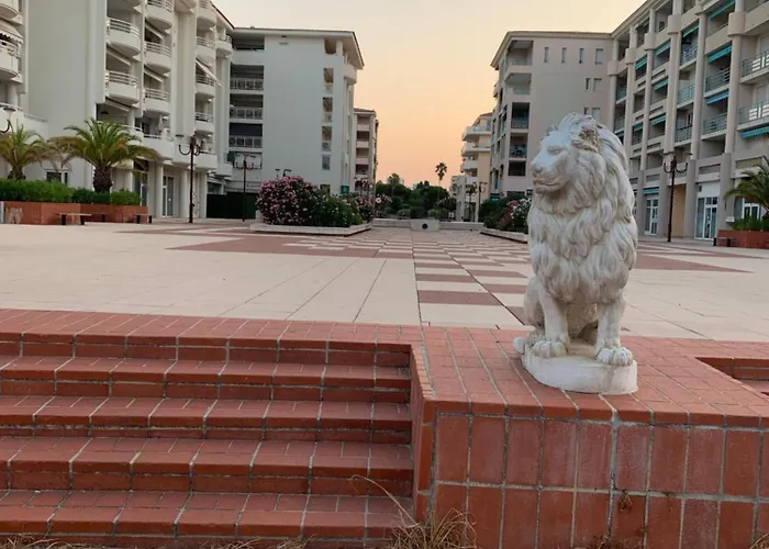 Διαμέρισμα Grand 2 Pieces Climatise Dans De Standing Avec Vue Piscine Au Bord De La Αντίμπ