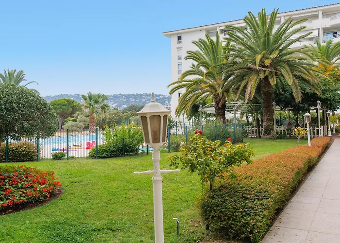 Grand 2 Pieces Climatise Dans De Standing Avec Vue Piscine Au Bord De La Διαμέρισμα