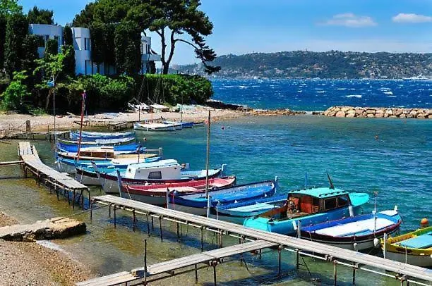 Grand 2 Pieces Climatise Dans De Standing Avec Vue Piscine Au Bord De La Διαμέρισμα Αντίμπ